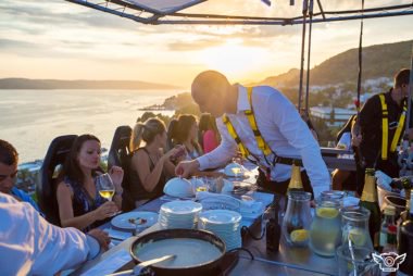 03_Restaurants-with-the-Weirdest-Dining-Experiences-in-the-World_dinnerinthesky-380x254